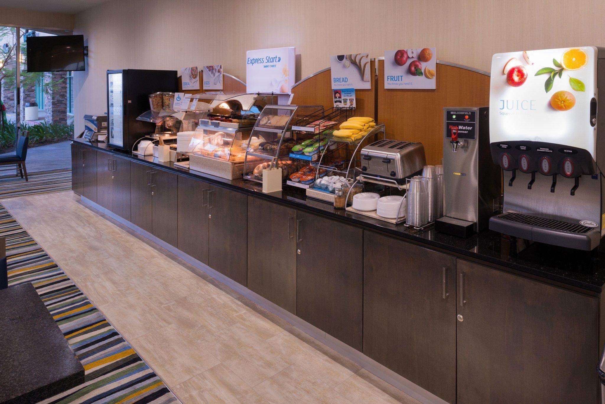 Holiday Inn Express & Suites Pasadena - Los Angeles By Ihg Buitenkant foto