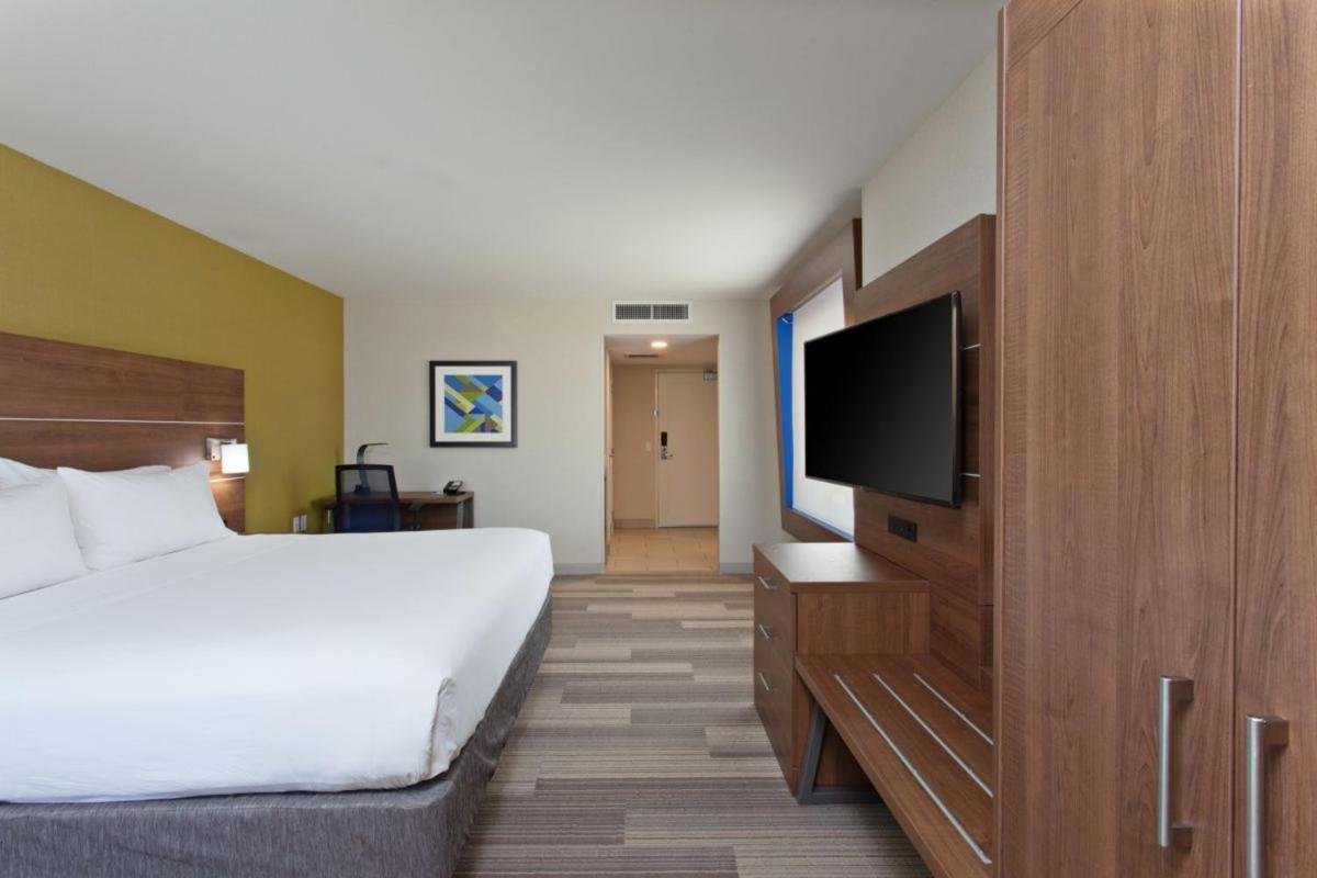 Holiday Inn Express & Suites Pasadena - Los Angeles By Ihg Buitenkant foto