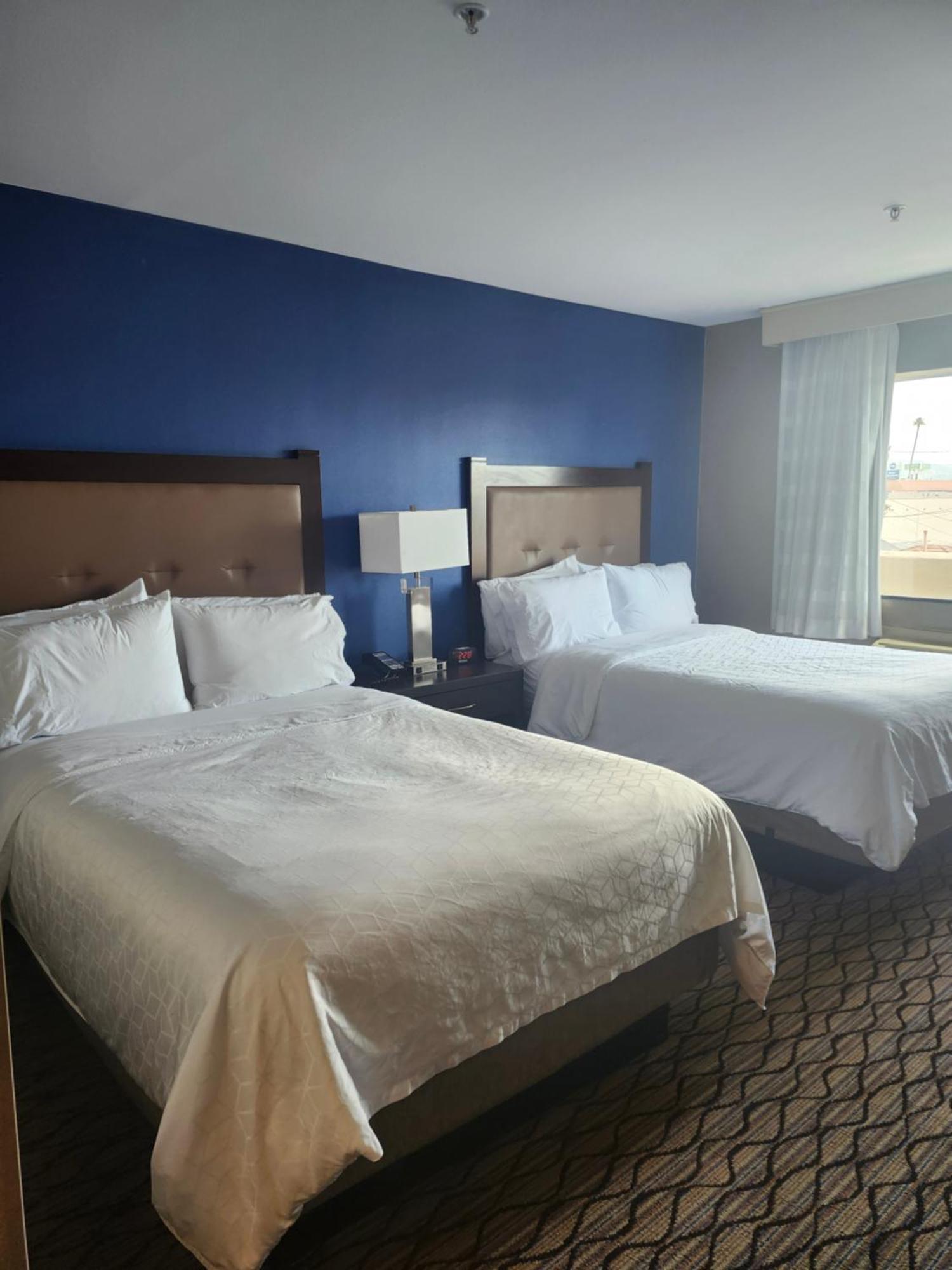 Holiday Inn Express & Suites Pasadena - Los Angeles By Ihg Buitenkant foto