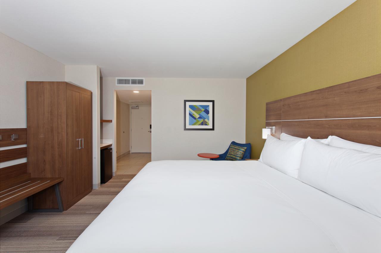 Holiday Inn Express & Suites Pasadena - Los Angeles By Ihg Buitenkant foto