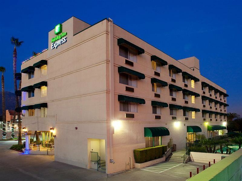 Holiday Inn Express & Suites Pasadena - Los Angeles By Ihg Buitenkant foto