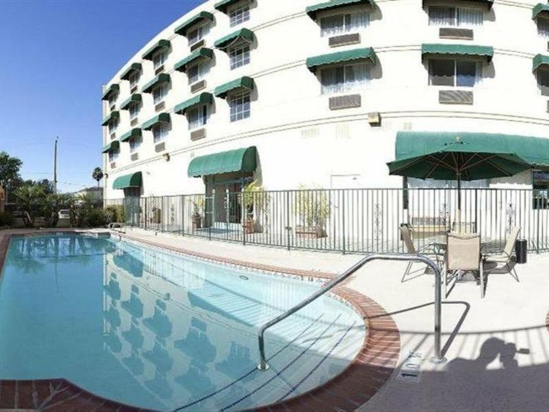 Holiday Inn Express & Suites Pasadena - Los Angeles By Ihg Buitenkant foto