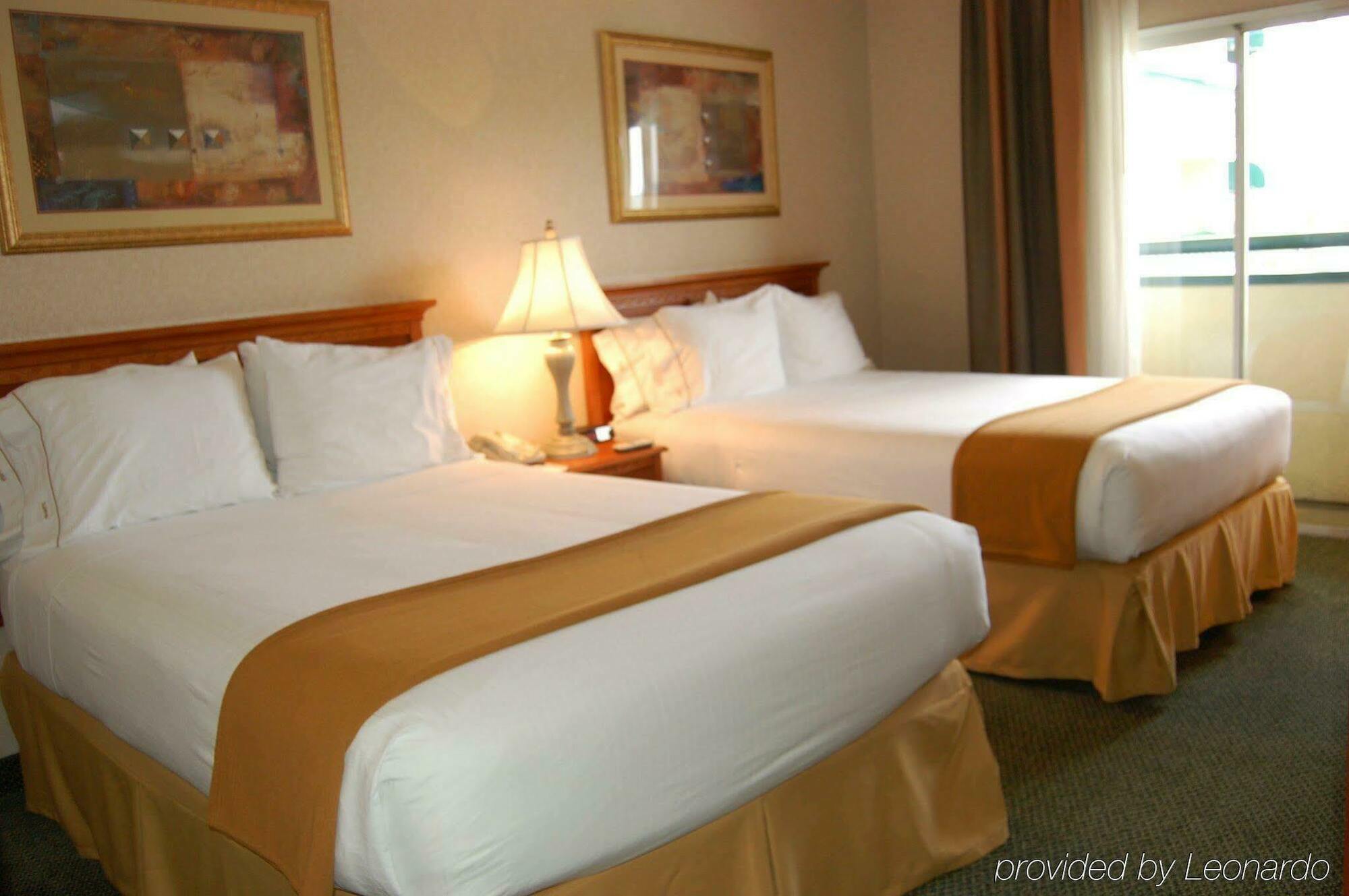 Holiday Inn Express & Suites Pasadena - Los Angeles By Ihg Kamer foto