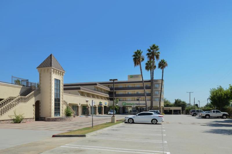 Holiday Inn Express & Suites Pasadena - Los Angeles By Ihg Buitenkant foto